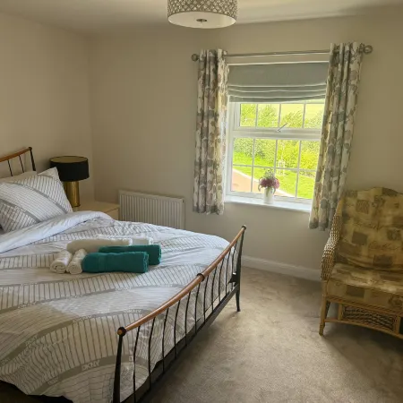 Comfortable 5 - Guest Abode - In Quiet Village