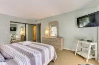 2 Mi to Beach! Hilton Head Golf Escape w/ Balcony