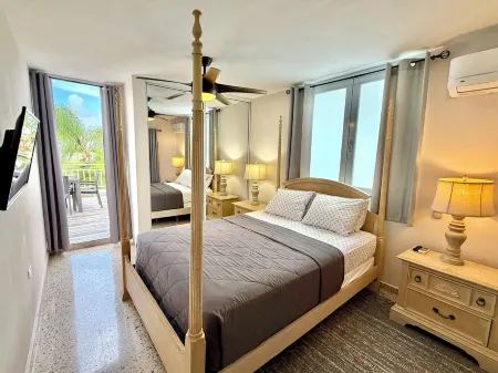 Amazing Getaway Home! Private Pool, Beach, Golf, Rainforest and more! Отели в г. Сарсаль