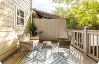 Casa Vostra Beautiful Townhouse with 1 BR near Truist Park and Cumberland Mall