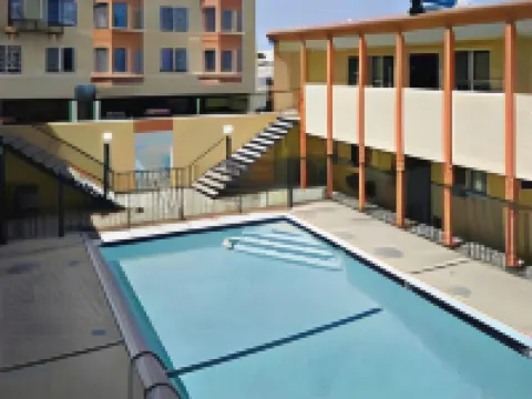 阿爾法套房酒店