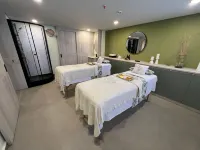 โรงแรม เรียว 74B สวีท บาย โกรวอิง กรุ๊ป - ที่มีสปา