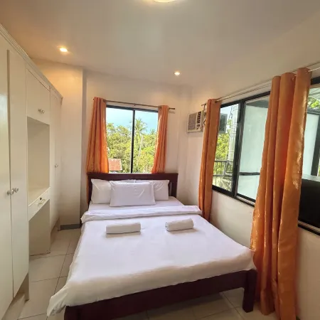 Luna Oslob Travellers Inn