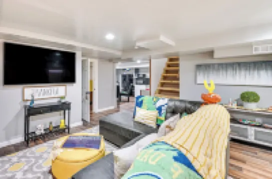 Game Day Made Easy! Apt 2 Mi to Notre Dame Stadium Hotels in 