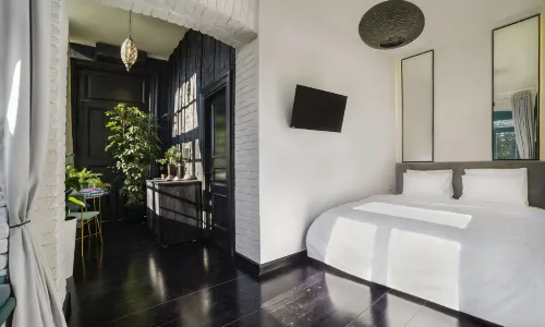 Unfound Door – Design Hotel