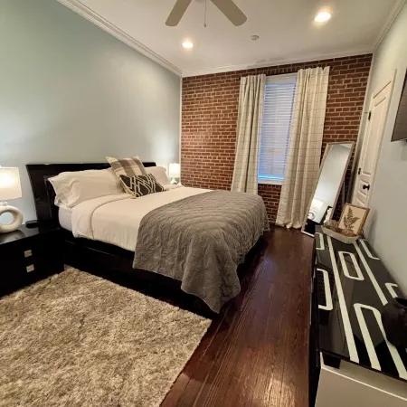 Loft the Heart of Downtown — Steps Away from Pickett, Una, Dining, Shops