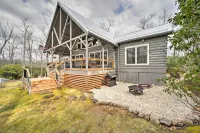 Ideal for Families! Lake Toxaway Getaway w/ Deck - parking
