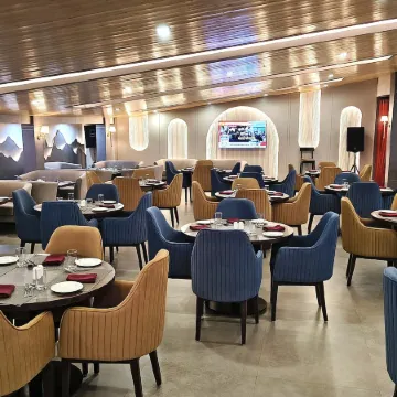 JK Clarks Exotica - Centrally Located with Stunning Valley View