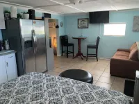 Beautiful Detached Remodeled Cottage Studio/ Downtown Palm Harbor.NON FLOOD Zone Hotels in Palm Harbor