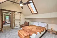 Quiet Max Meadows Cabin, 12 Acres of Property - Pet friendly