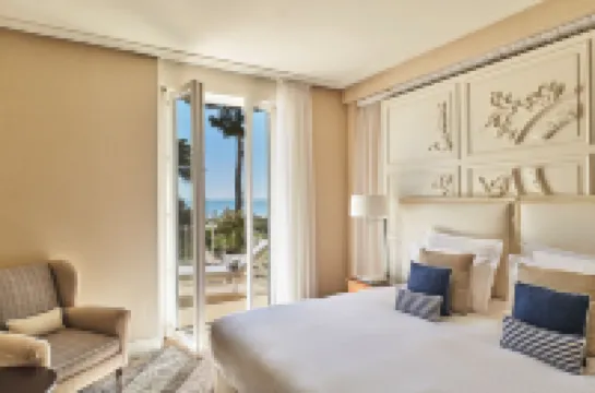 Hôtel Barrière Le Royal La Baule Hôtels à : La Baule-Escoublac