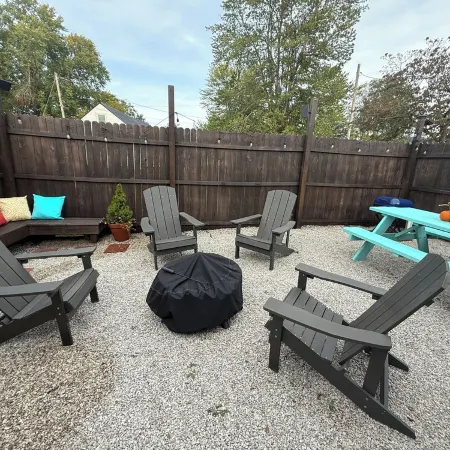 Cozy Modern 3-bd, Pet Friendly, 12 miles from RRG!