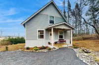 Hot Tub & Mtn Views: Lummi Island Home Near Beach - Homestays
