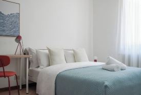 Apartment for 9 People - 4 Min Walk from Mestre Station (Venice)