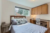 Entire home: Charming Home with Beautiful Yard