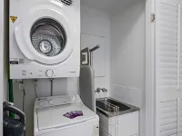 Beachside 2-Bed with Pools, Gym, BBQ and Parking