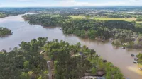 Lakeside Bungalow, Sleeps 12, Private Dock + More!
