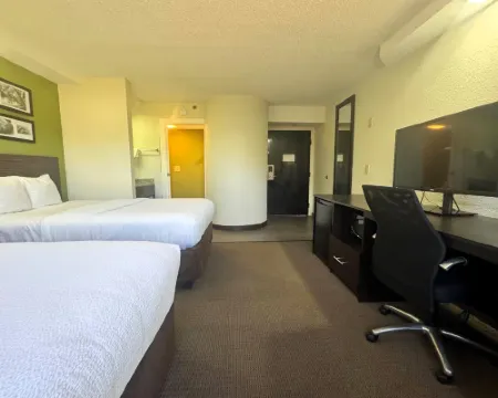 弗洛伍德Travelodge by Wyndham酒店 弗洛伍德酒店