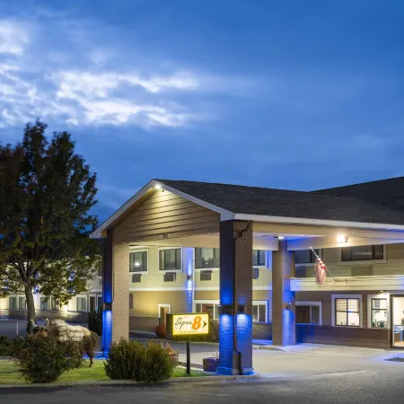 Super 8 by Wyndham Baker City