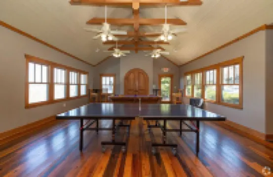 Lakeside Clemson Condo With 4K/Surround Sound/Xbox/Coffee Bar/Private Bathrooms