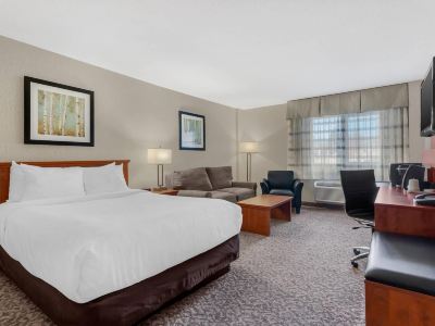 Clarion Hotel & Suites