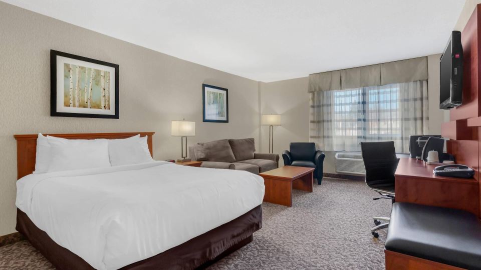 Clarion Hotel & Suites