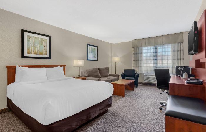 Clarion Hotel & Suites