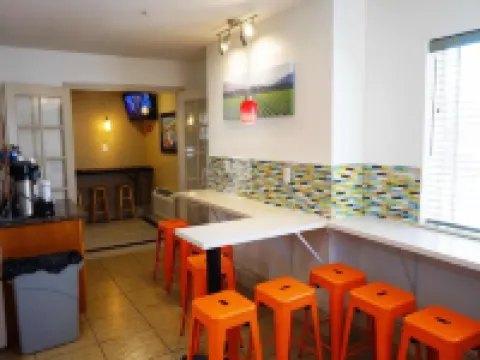 Howard Johnson by Wyndham Salinas