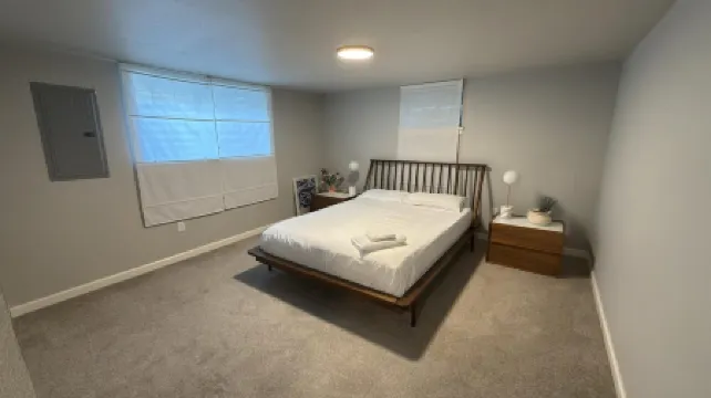 Modern 1Br Near Providence & Boeing - Fast WiFi & Work Desk