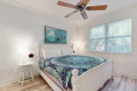Immaculate Townhome in Upscale Community w/ Pool & Balcony - Near Beach - 4-Star