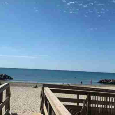 Apartment by Marina with Beach Access Fitness & Recreational Facilities