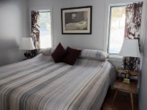 Grey Cabin/House with Sauna on Lake Monomonac Next to Mt. Monadnock