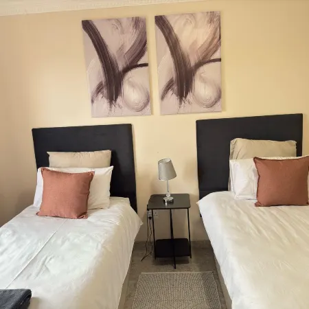 Serenity Heights Backpackers Lodge