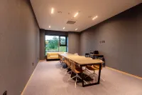 Hound Hotel Hyeoksindosi Branch - 2 ดาว