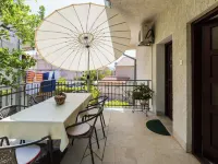 Apartments Dora Hotels in Selce