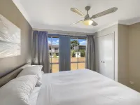 Our Haven: 4-Bed Escape Near Beach & Mogo Trails Hotels in Batehaven