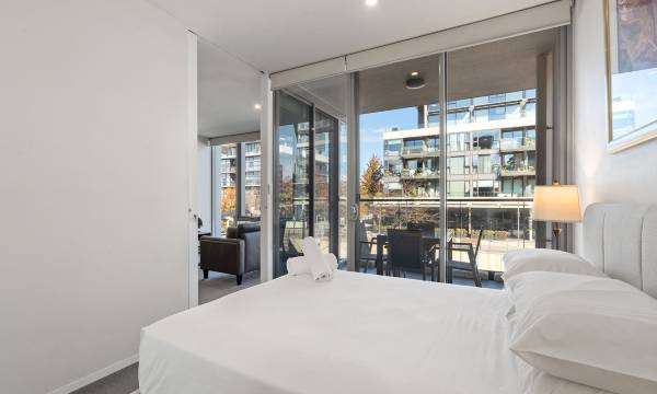 Spacious Lakefront Apartment with Pool Access