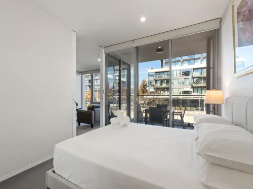 Spacious Lakefront Apartment with Pool Access