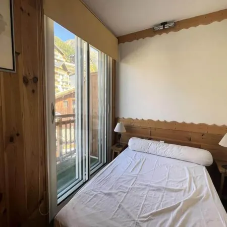3 Rooms for 6 People