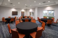 Holiday Inn Express & Suites TRINITY by IHG - breakfast