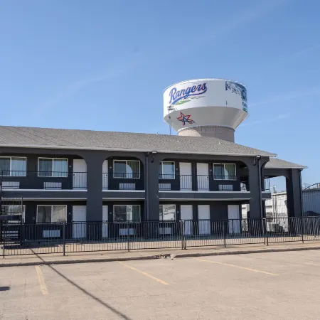 Executive Inn of Arlington, Near at&T Stadium