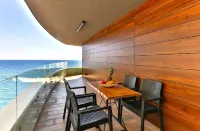 Royalis Suites Rafailovici - Beachfront Sea View Apartments - Mountain view