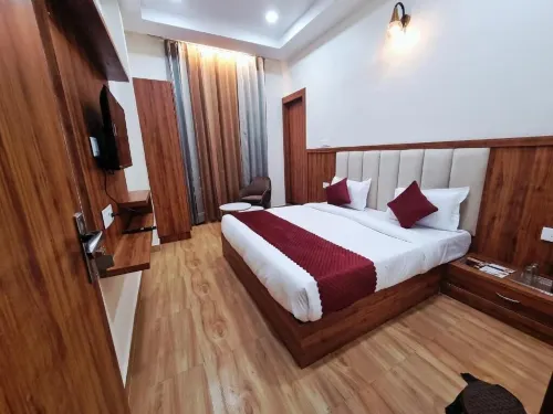 Om divine hotel