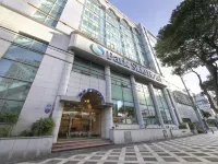 Jeju Parkside Tourist Hotel Hotels near Sammu Park
