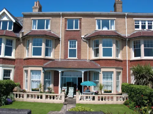 Weymouth Bay Apartment C - Pet friendly