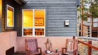 Gold King Lodge by Avantstay Hot Tub + Game Room + Fireplace Mins to Peak 9 + Historic Main Street - Country Houses