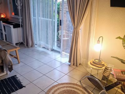 Private Retreat, Sleeps 2, Perfect for Work & Play