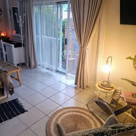 Private cottage, sleeps 2, perfect for work & play