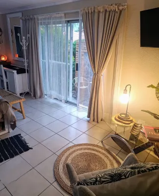 Private Retreat, Sleeps 2, Perfect for Work & Play - Mountain view