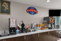 Baymont by Wyndham Iowa Lake Charles - breakfast